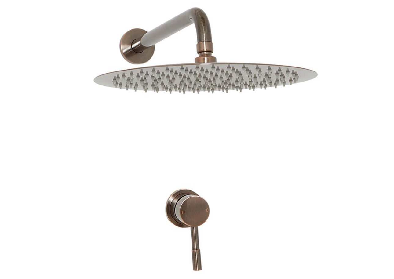 浴缸和淋浴水龙头